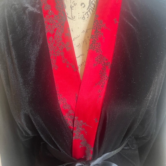 SzL/XL, Fredericks of Hollywood, vintage, black and red, Asian inspired robe. - Picture 2 of 10
